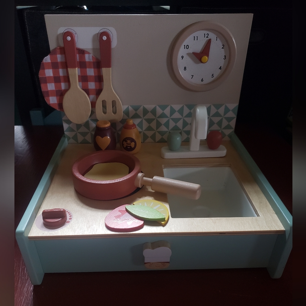 Wooden kids kitchen set